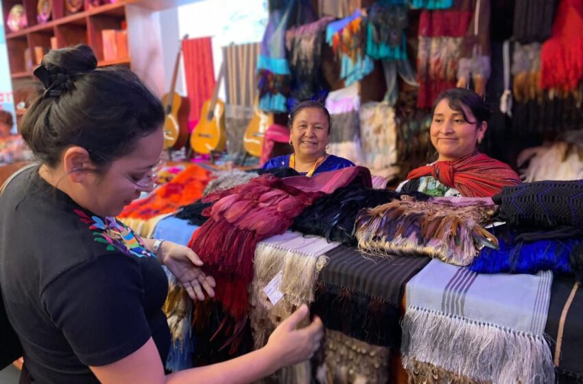  Adquiere los mejores rebozos michoacanos en el Tianguis Artesanal de Uruapan