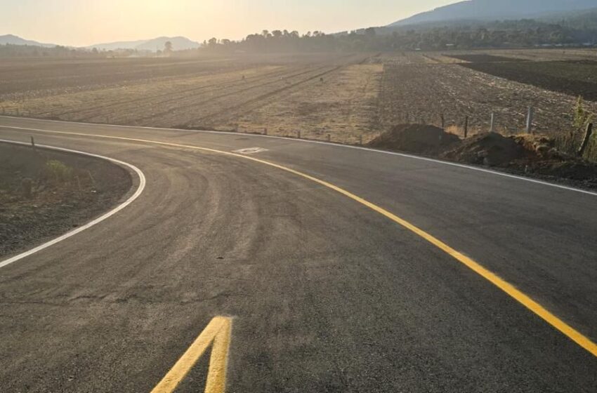  Pavimenta SCOP vialidad que conecta a Opopeo con Santa Clara del Cobre