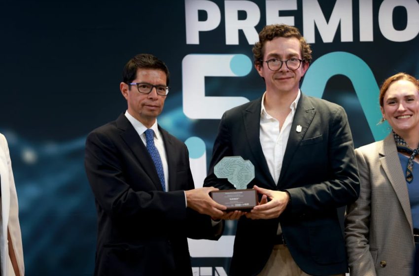  Gobierno de Michoacán recibe premio por proyecto digital