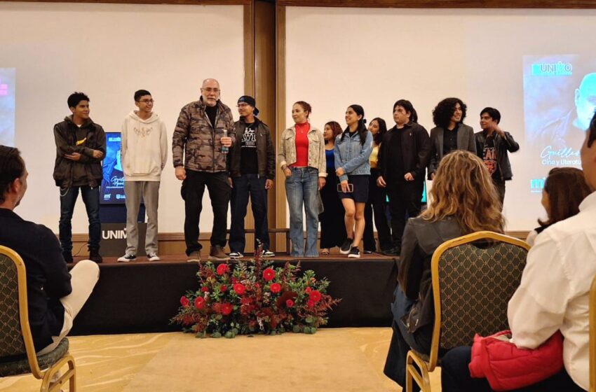  Guillermo Arriaga cautiva a los jóvenes en la Feria Internacional del Libro y la Lectura de Morelia