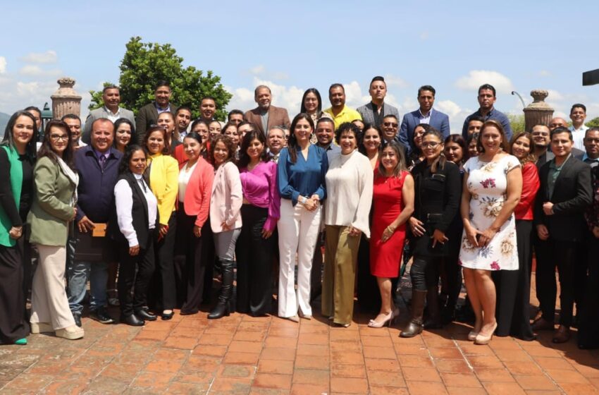  Reconocen a 55 docentes michoacanos por su práctica educativa: SEE