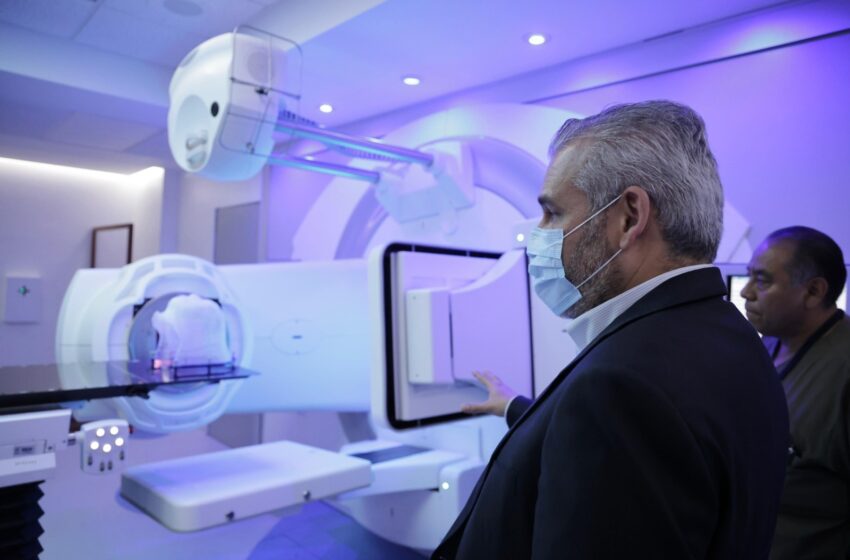  Bedolla moderniza servicios de salud en Michoacán con equipo para tratar el cáncer