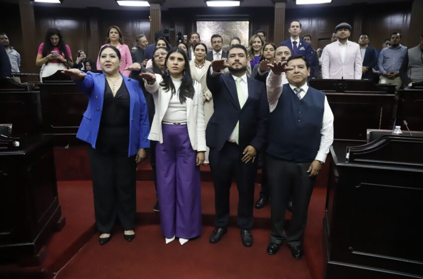  Rinden protesta nuevos funcionarios del Congreso del Estado