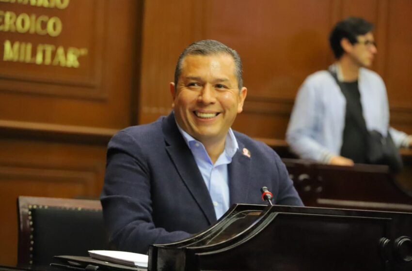  Nombre de AMLO en letras de oro en el Congreso del Estado, propone Barragán