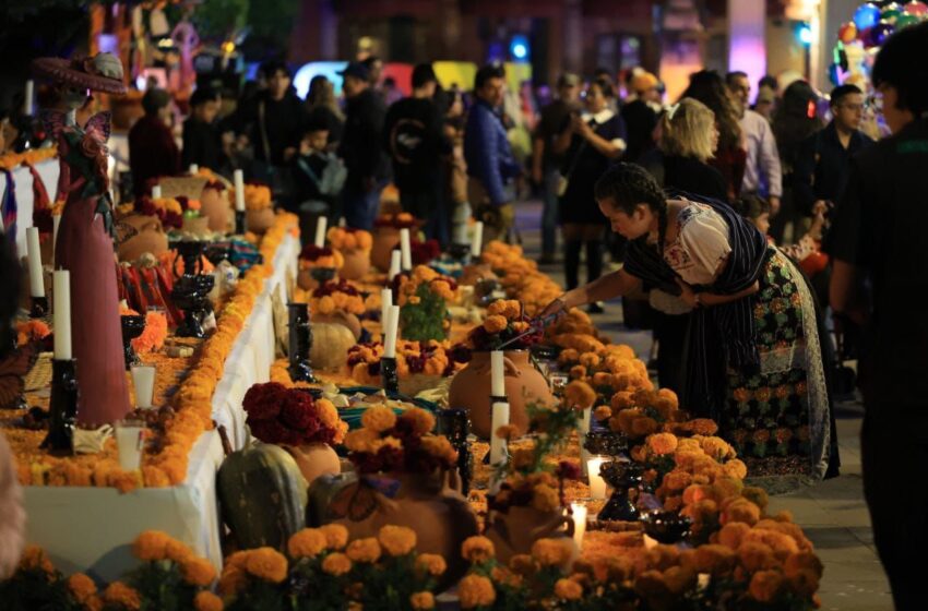  Plaza de Armas, reviste de color y tradición para conmemorar el Día de Muertos