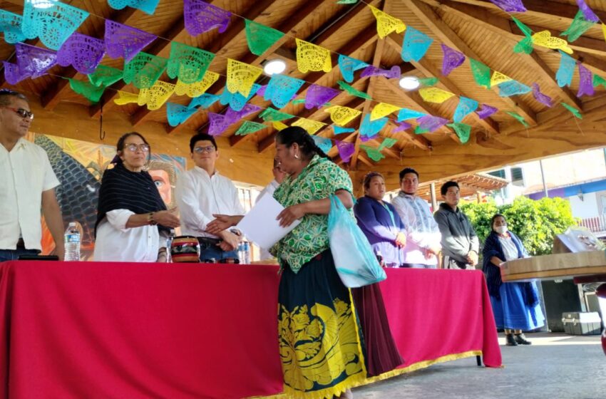  Premian las 23 mejores piezas de textil y madera en Cherán