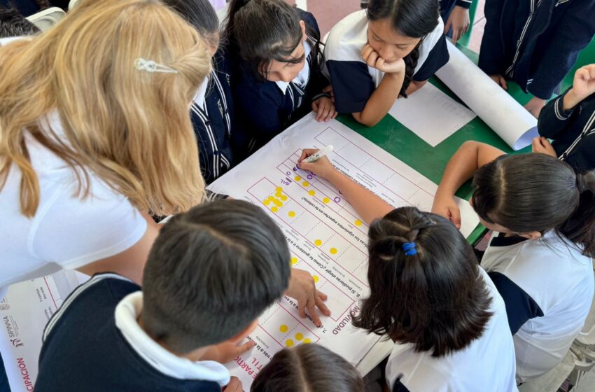  Estudiantes de Uruapan se divierten y aprenden con obra del teleférico