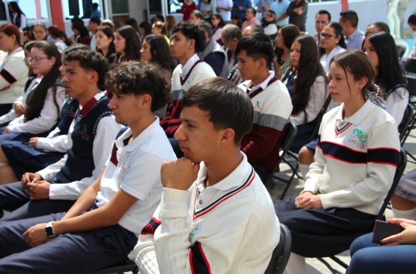 Google México dona 25 mil becas para estudiantes y docentes del Cecytem
