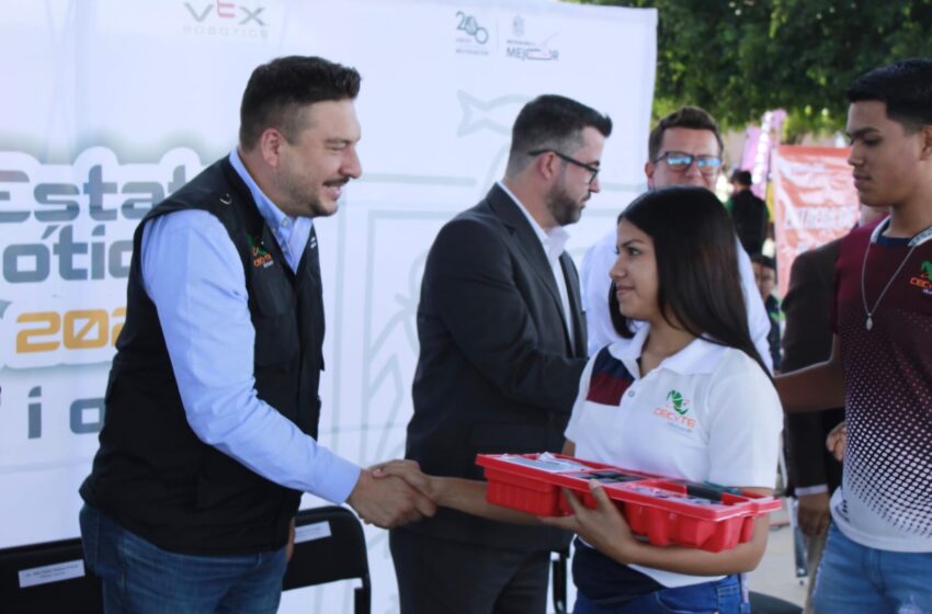  Entrega Cecytem equipos de robótica a Centros de Educación a Distancia