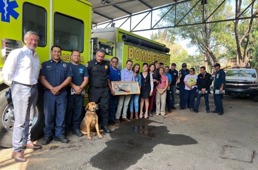  Recibe Juan Medina reconocimiento de Bomberos de Morelia