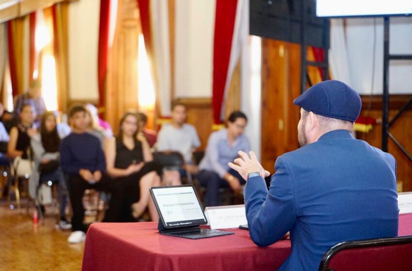  Reyes Galindo impulsa la formación legislativa de jóvenes en el “Taller Nicolaita Legislativo”