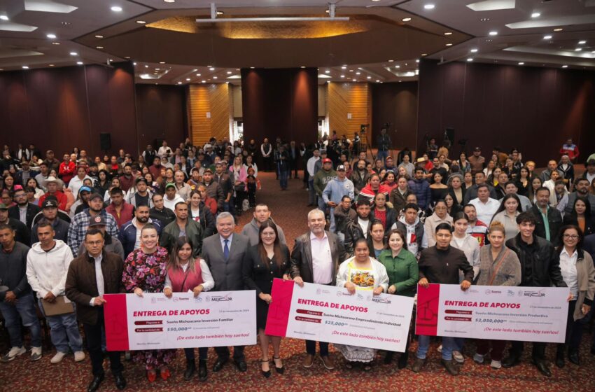  Gobierno de Bedolla comprometido con migrantes; entrega 55 apoyos