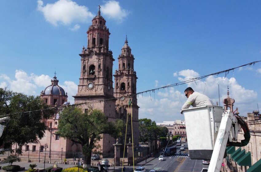  Anuncia ayuntamiento cierres viales en av. Madero por instalación de iluminación decembrina
