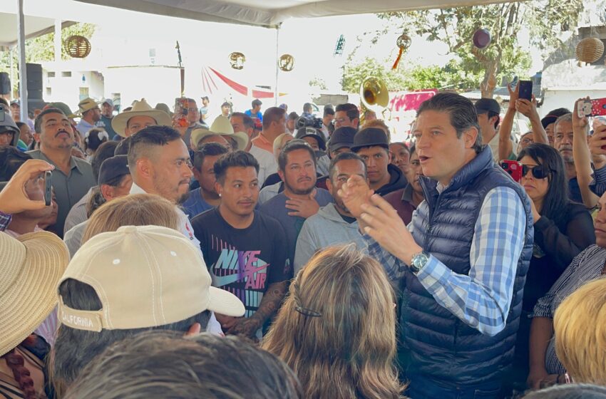  Artesanos de San Nicolás Obispo reciben con alegría a Alfonso Martínez