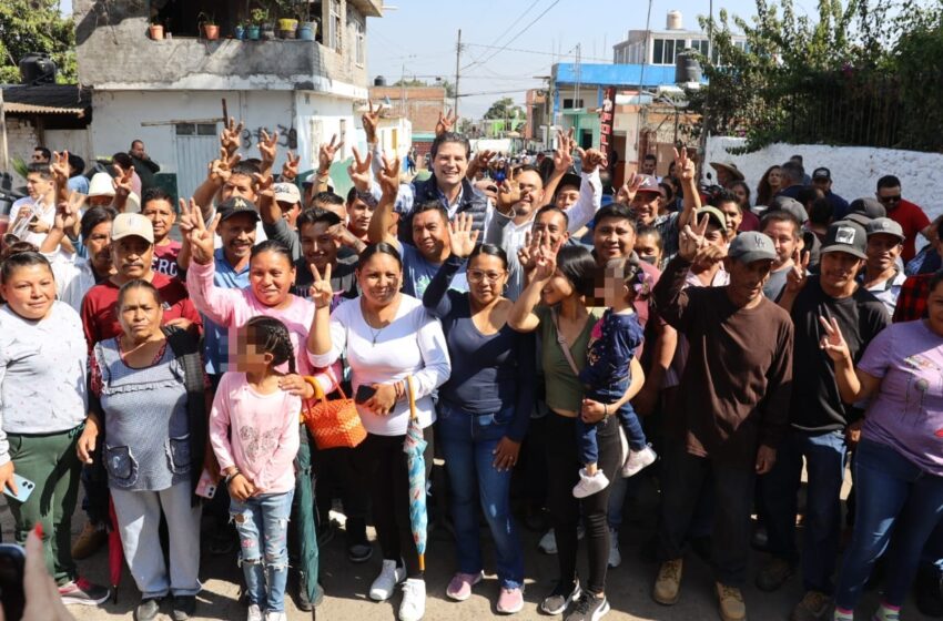  Refrenda Alfonso Martínez apoyo a los artesanos de San Nicolás Obispo