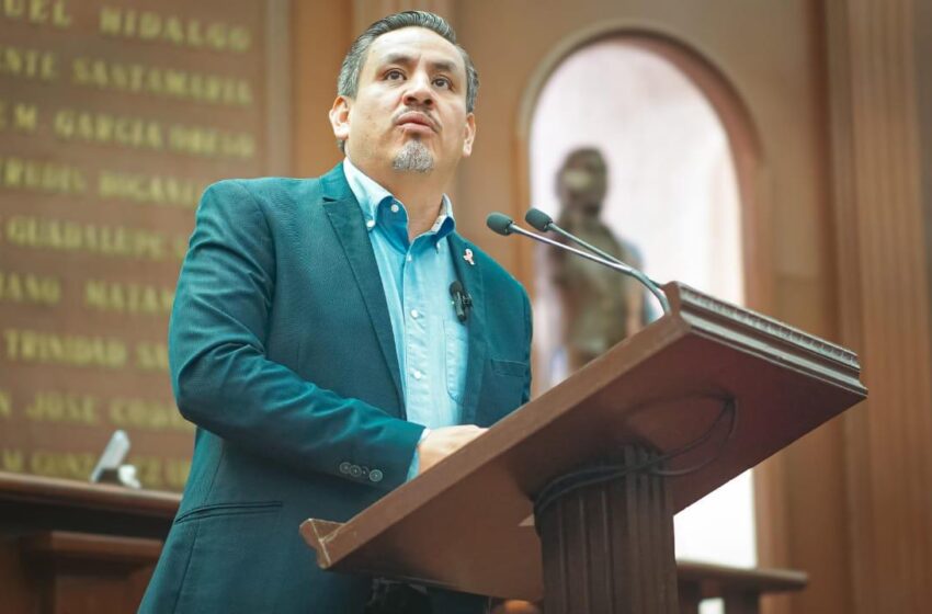  Regular cobro en estacionamientos en Michoacán propone Víctor Manríquez en iniciativa
