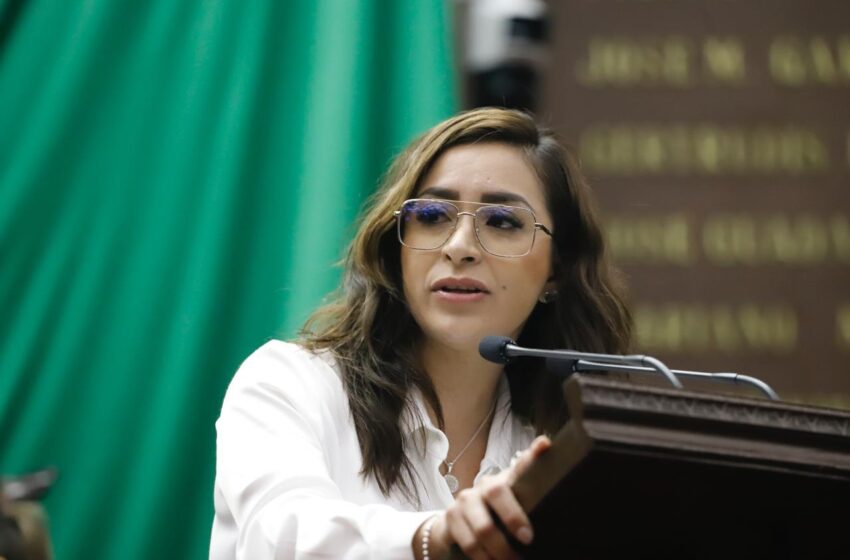  Grecia Aguilar a favor de la defensa de las tradiciones y costumbres de Michoacán