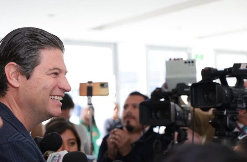 Urge Alfonso Martínez a detractores a ponerse a trabajar