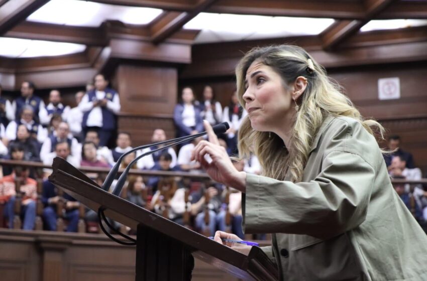  Diputada Brissa Arroyo votó a favor de la autonomía nicolaita