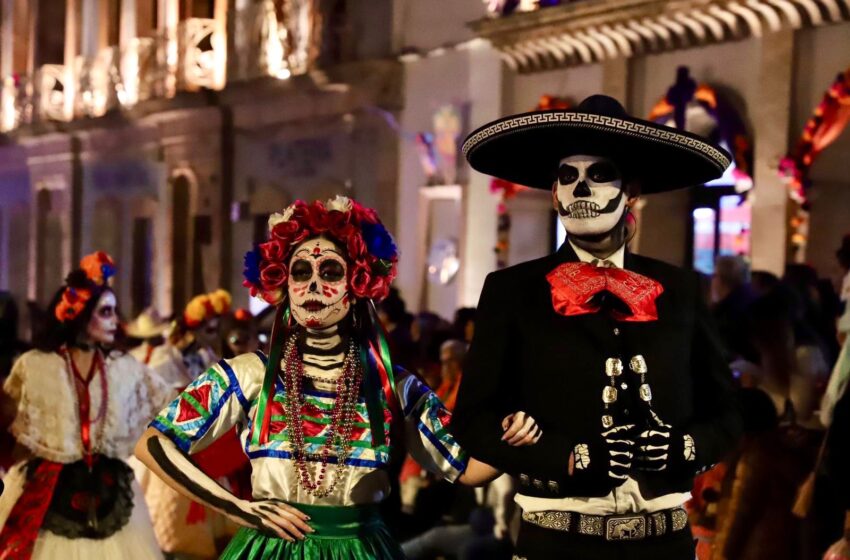  Catrinas, danza de los viejitos, y músicos de Michoacán desfilan hoy por Zacatecas