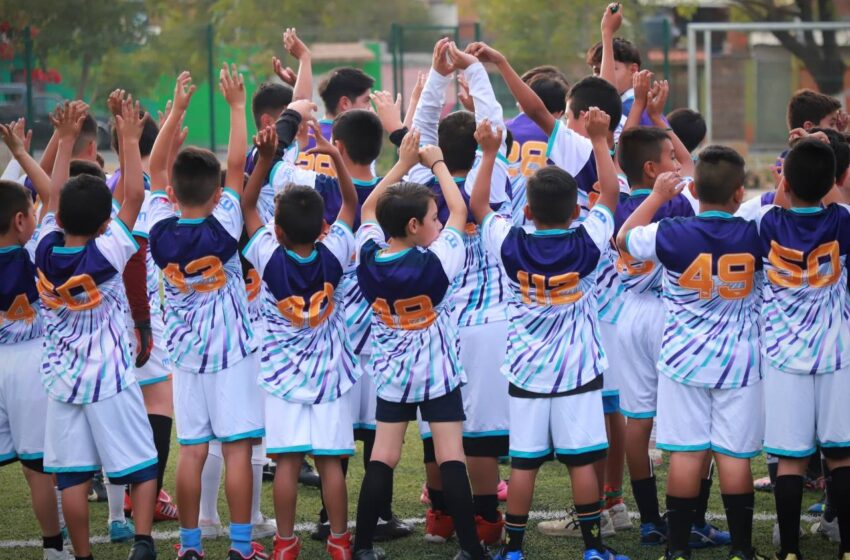  Gobierno de Morelia entrega uniformes a niñas y niños de ‘Estrellas del Mañana’