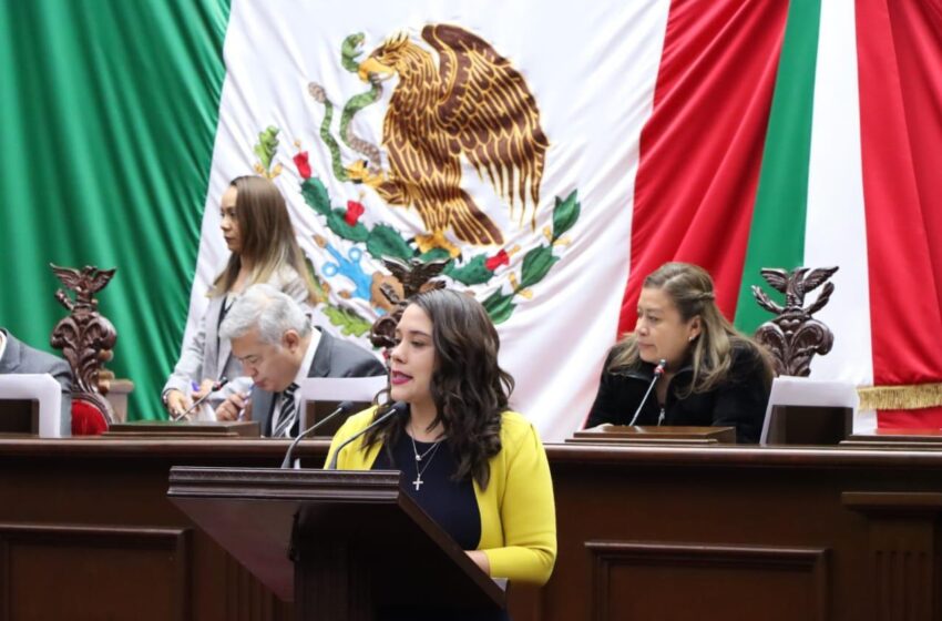  Necesaria reforma para que diputados puedan integrarse a otros grupos parlamentarios: Xóchitl Ruiz