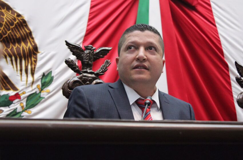  Pleno avala incremento salarial para docentes del Telebachillerato planteado por Vicente Gómez