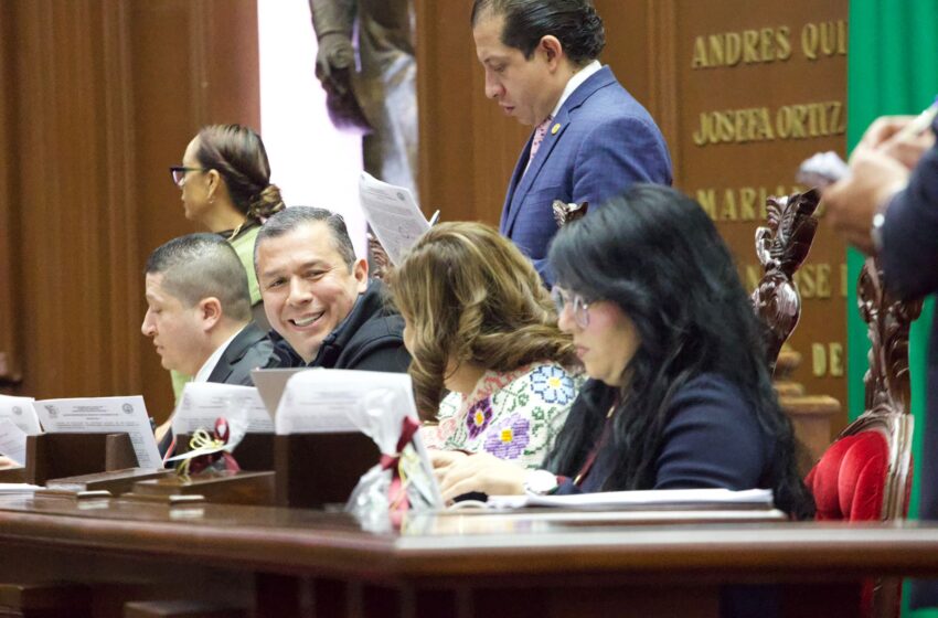  Ifigenia Martínez con letras doradas en el Congreso del Estado: JC Barragán