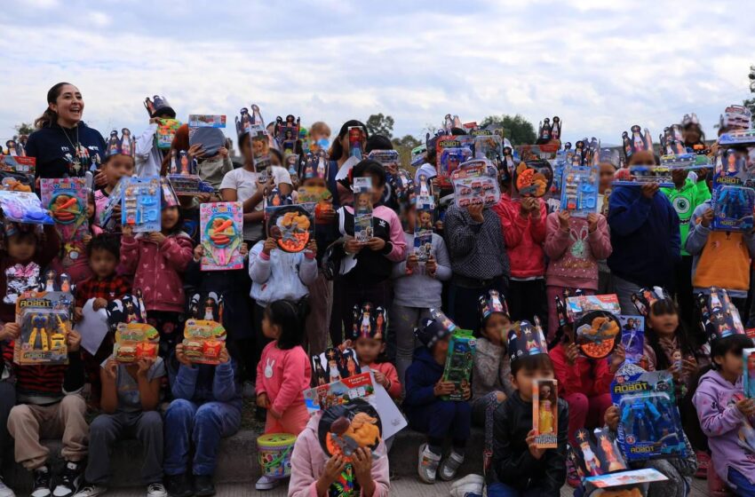  DIF de Morelia lleva alegría y regalos de los Reyes Magos a niñas y niños