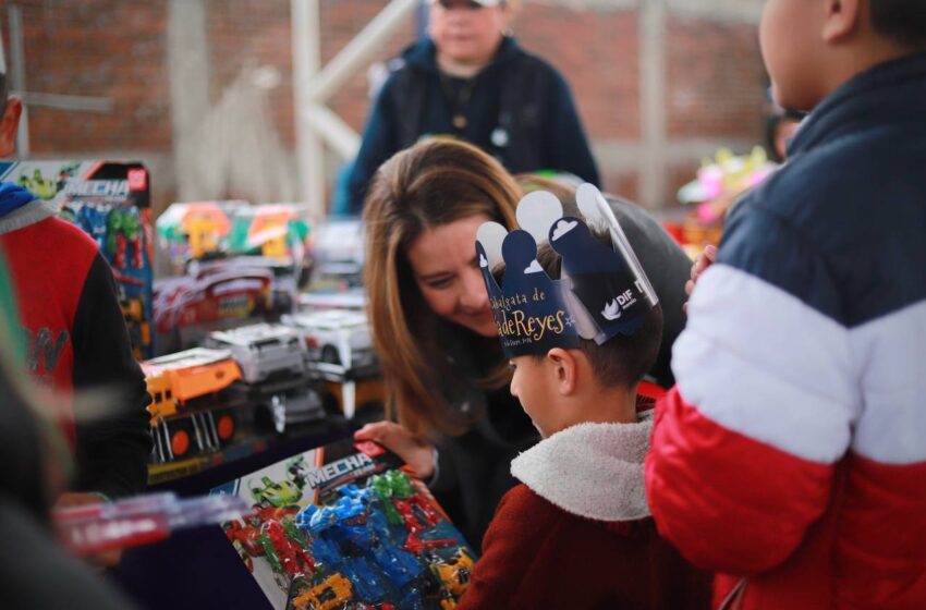  DIF Morelia lleva alegría con entrega de juguetes a niñas y niños del norponiente de la ciudad