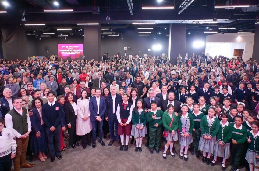  Entrega Bedolla 6 mil chromebooks en beneficio de 80 mil alumnos