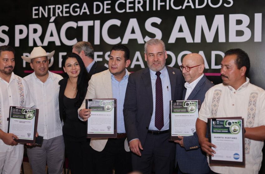 Bedolla entrega certificados ProForest Avocado a empacadoras de aguacate