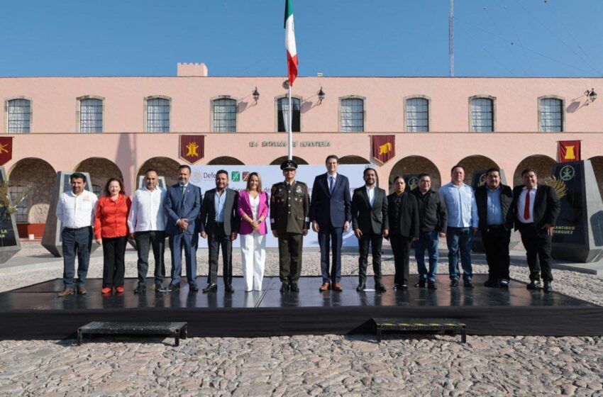 Asiste Alfonso Martínez a nombramiento de nuevo Comandante de XXI Zona Militar