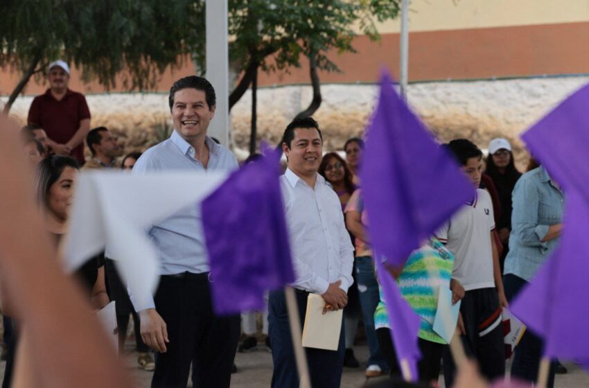  Profesores y directivos de escuelas públicas reconocen apoyo de Alfonso Martínez