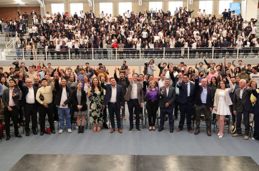  Exhorta el Alcalde Alfonso Martínez a jóvenes a prepararse para ganar