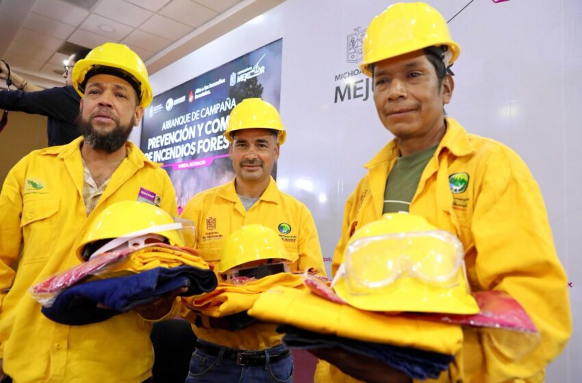  Inicia Bedolla campaña contra incendios; entrega equipo a brigadistas