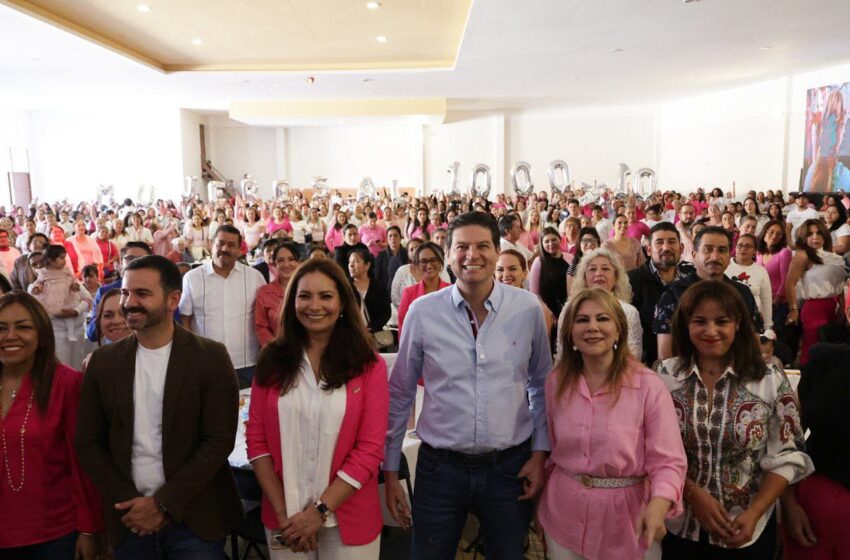  Presenta Alfonso Martínez el programa Mujeres al 1000×10
