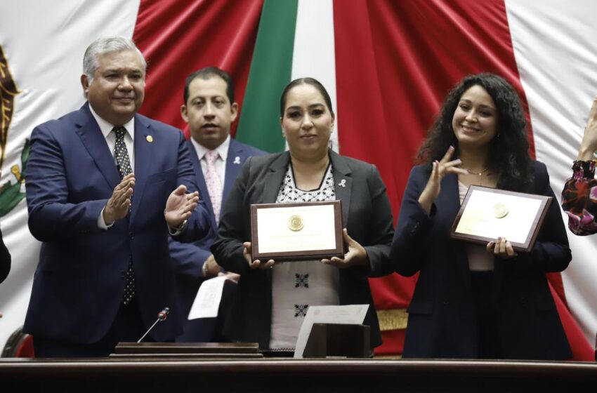  Yareni Pérez Vega y Jannet Hernández Vega reciben Condecoración “La Mujer Michoacana 2025”