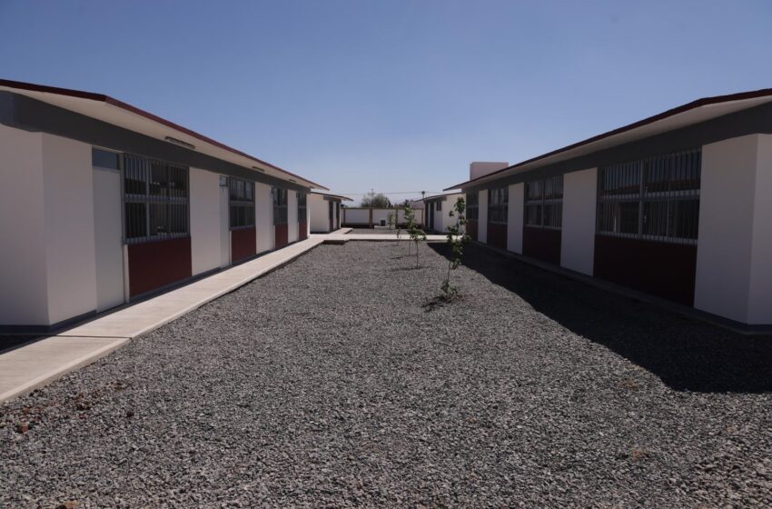  Inaugura Bedolla preescolar y primaria en Villas del Pedregal