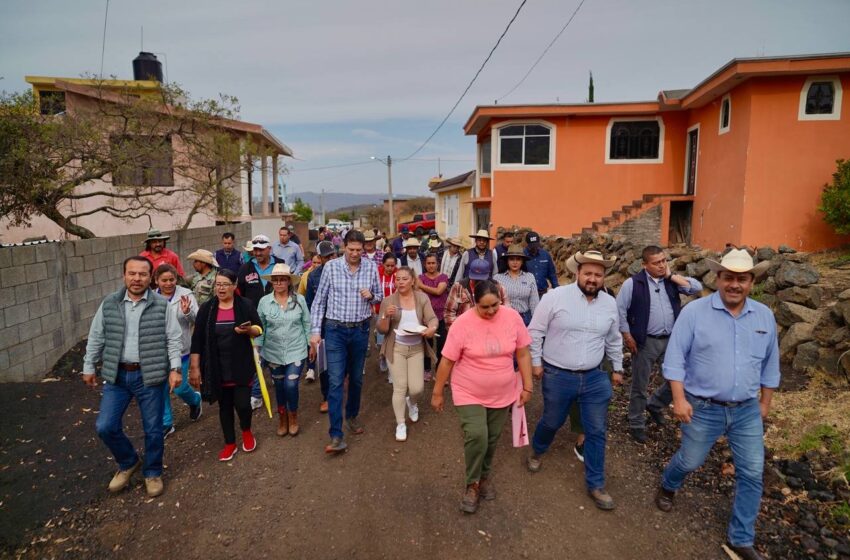  En Chiquimitío, Alfonso Martínez supervisa y arranca diversas obras