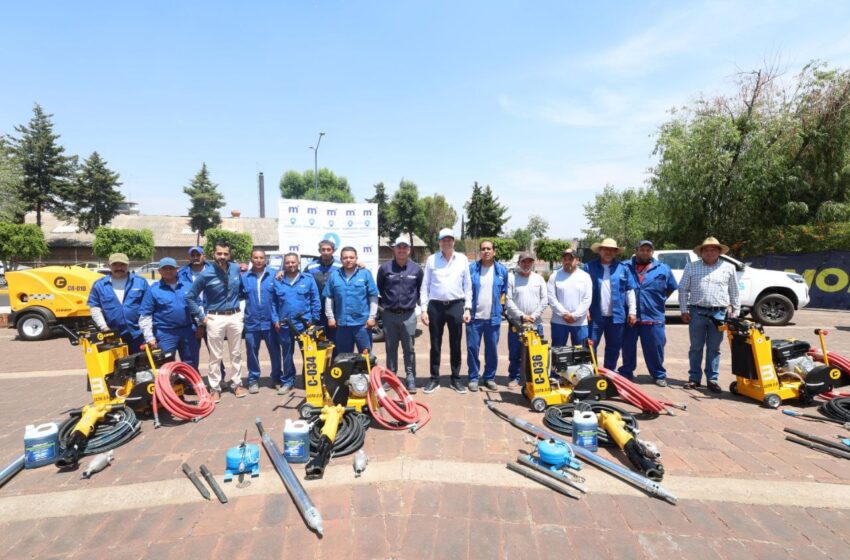  Alfonso Martínez entrega maquinaria a Ooapas y obra de drenaje a vecinos de colonia Industrial