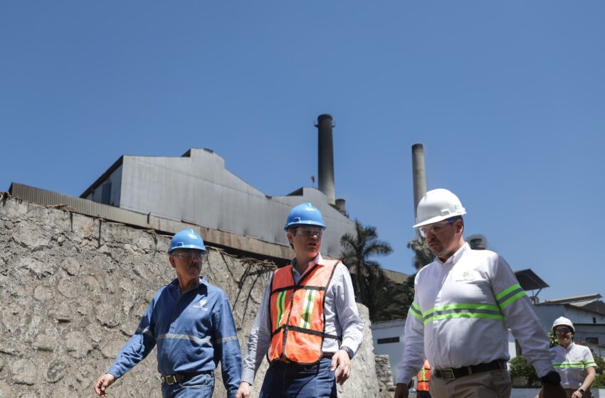  Visita Alfonso Martínez ingenio de azúcar en Santa Clara, Tocumbo