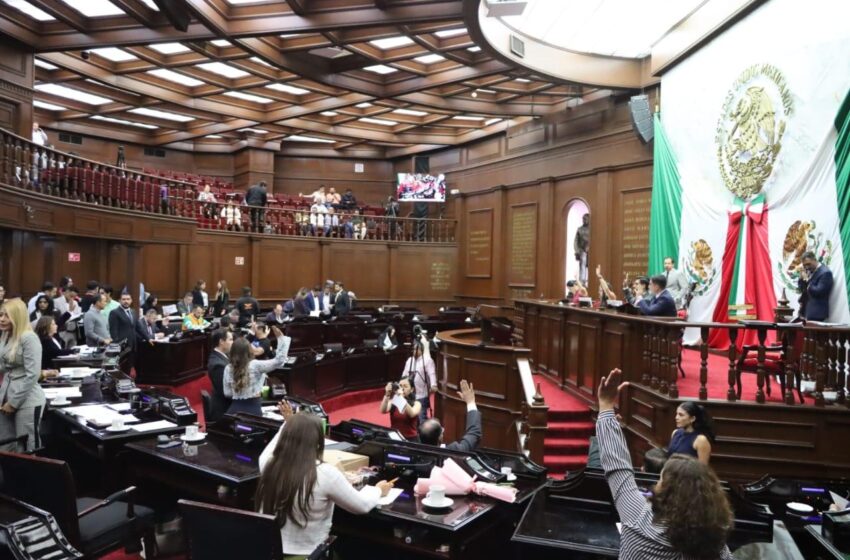  Designa Congreso del Estado a Felipe Orlando Aragón Andrade, como recipiendario de la Presea “Constitución de 1814”