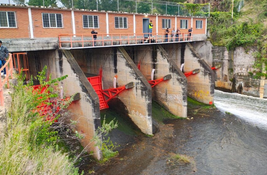  Conagua aumenta desfogue controlado de la presa de Cointzio