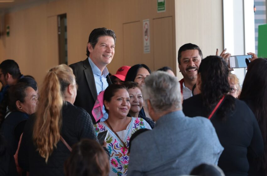  Reconoce Alfonso Martínez a mujeres rurales