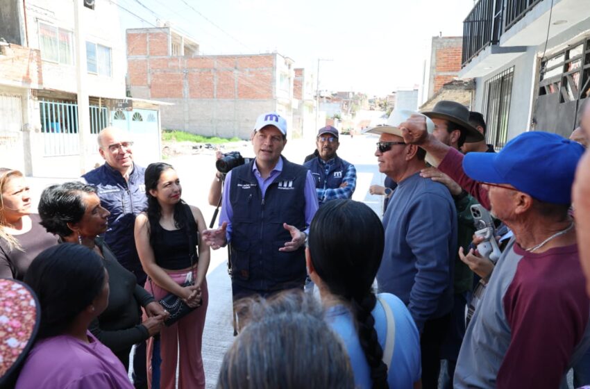 Al Norte de Morelia, supervisa Alfonso Martínez obras de pavimentación