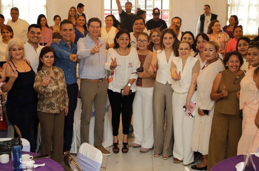  Comparte Paola Delgadillo proyectos exitosos del DIF Morelia a mujeres de Lázaro Cárdenas