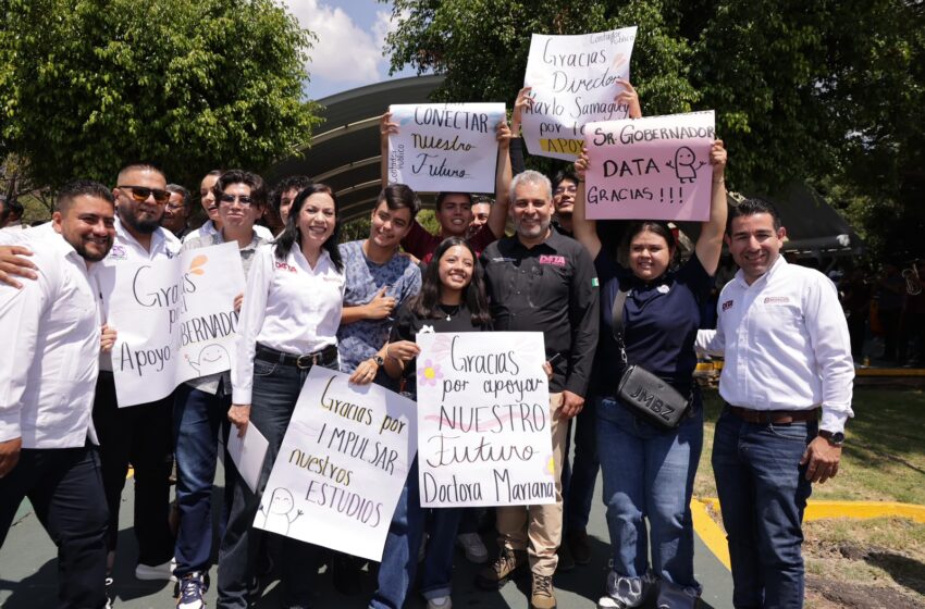  Firma Bedolla iniciativa para garantizar por ley D4ta, datos gratis para estudiantes de prepa y universidad